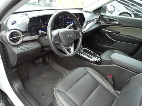 Used 2025 Chevrolet Trax ACTIV w/ Driver Confidence Package FWD image 11