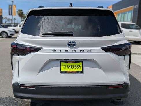Used 2023 Toyota Sienna XLE image 4
