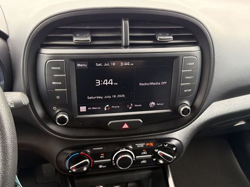Used 2025 Kia Soul LX w/ LX Technology Package FWD image 19