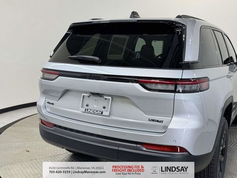 New 2026 Jeep Grand Cherokee Altitude AWD/4WD image 9