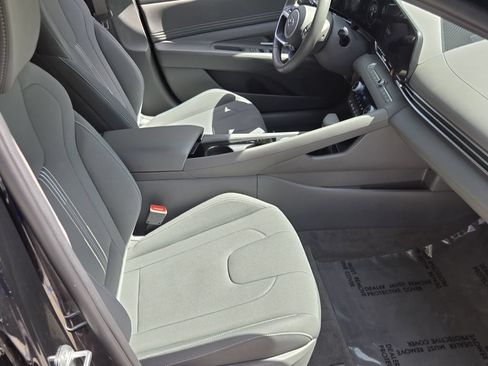 Used 2023 Hyundai Elantra SEL w/ Convenience Package FWD image 16