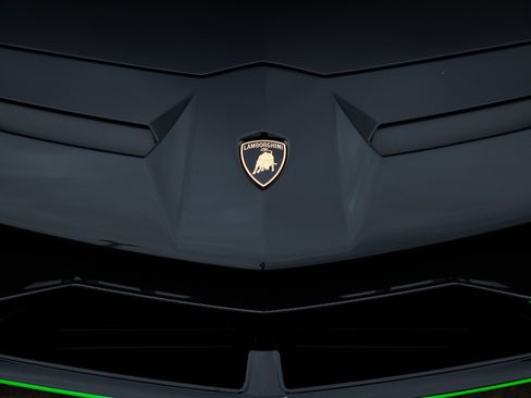 Used 2021 Lamborghini Aventador SVJ image 35