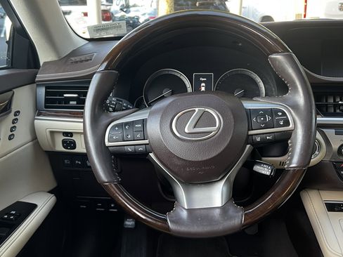 Used 2017 Lexus ES 350 w/ Premium Package image 34