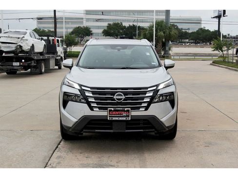 Used 2025 Nissan Rogue SV w/ SV Premium Package FWD image 8