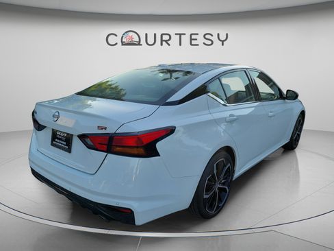 Used 2024 Nissan Altima 2.5 SR FWD image 3