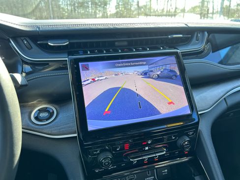 Used 2022 Jeep Grand Cherokee Limited 4xe image 35