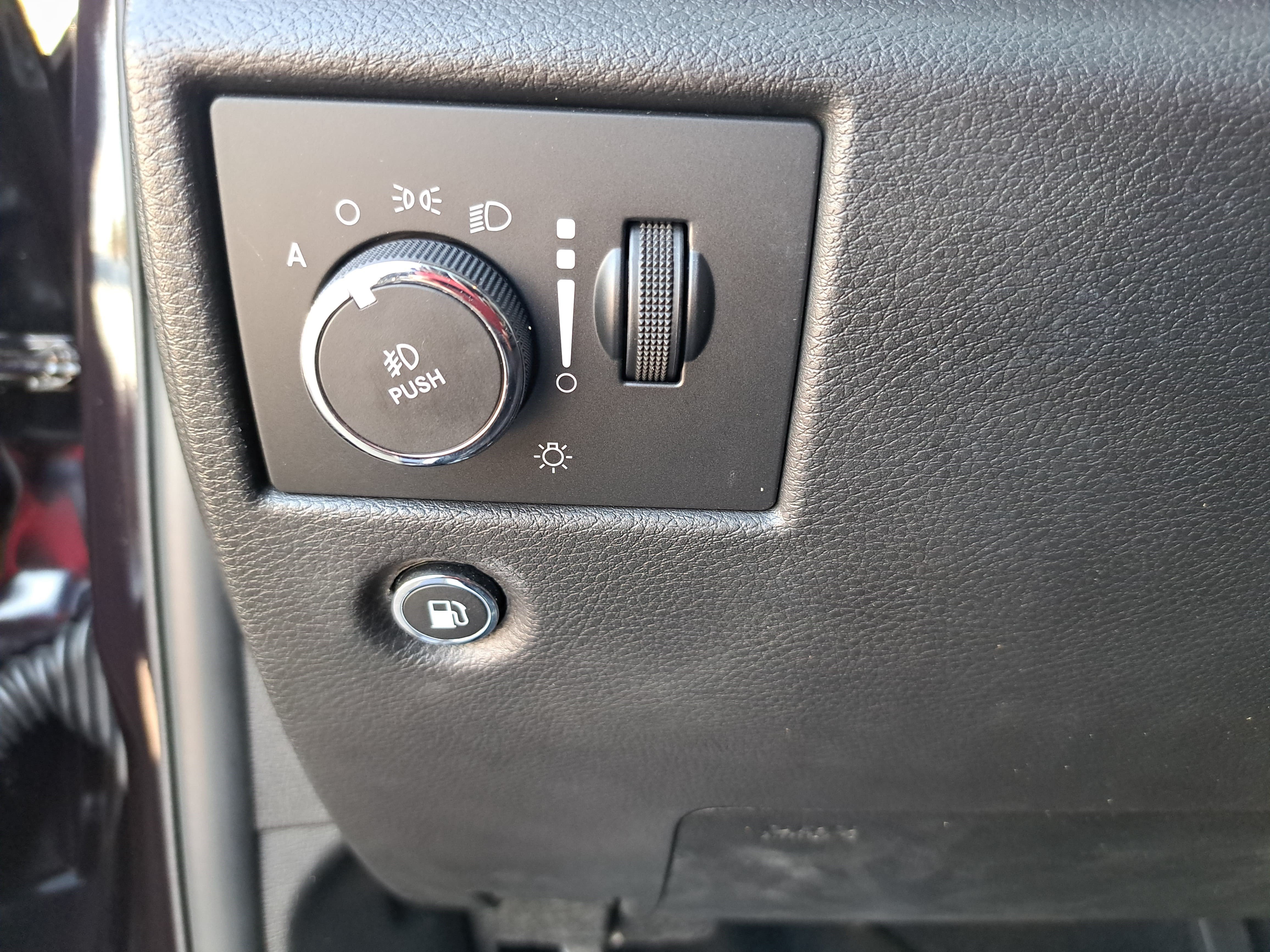 Used 2021 Jeep Grand Cherokee Limited RWD image 25