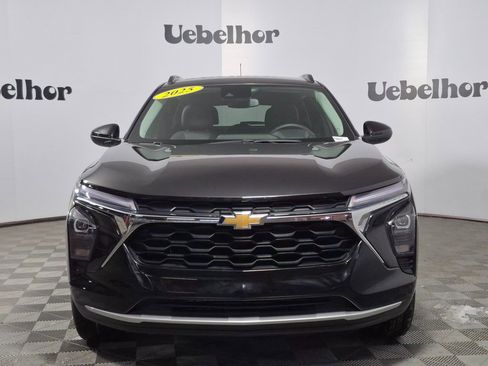 Certified 2025 Chevrolet Trax LT w/ LT Convenience Package image 2