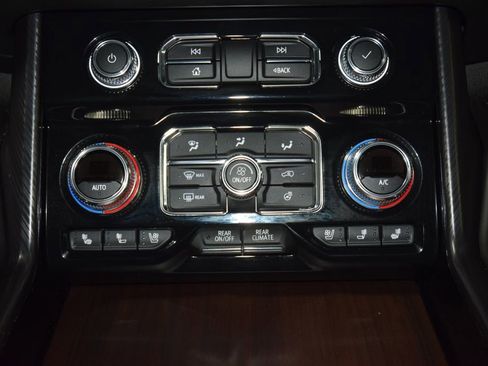 Used 2024 GMC Yukon Denali Ultimate AWD/4WD image 35