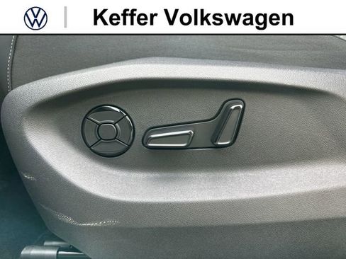 New 2026 Volkswagen Tiguan SE R-Line FWD image 13