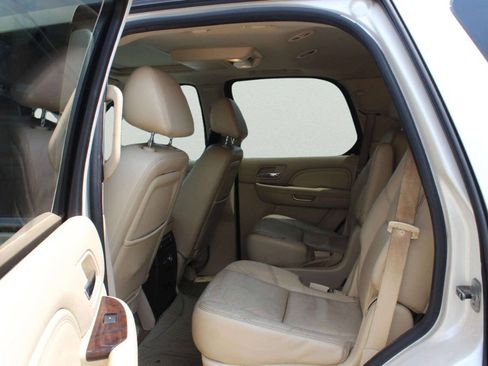 Used 2007 Cadillac Escalade AWD w/ Information Package image 9