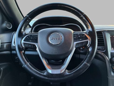 Used 2020 Jeep Grand Cherokee Laredo AWD/4WD image 17