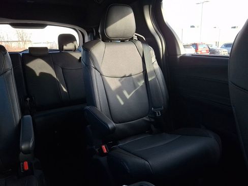 New 2026 Toyota Sienna Platinum image 15