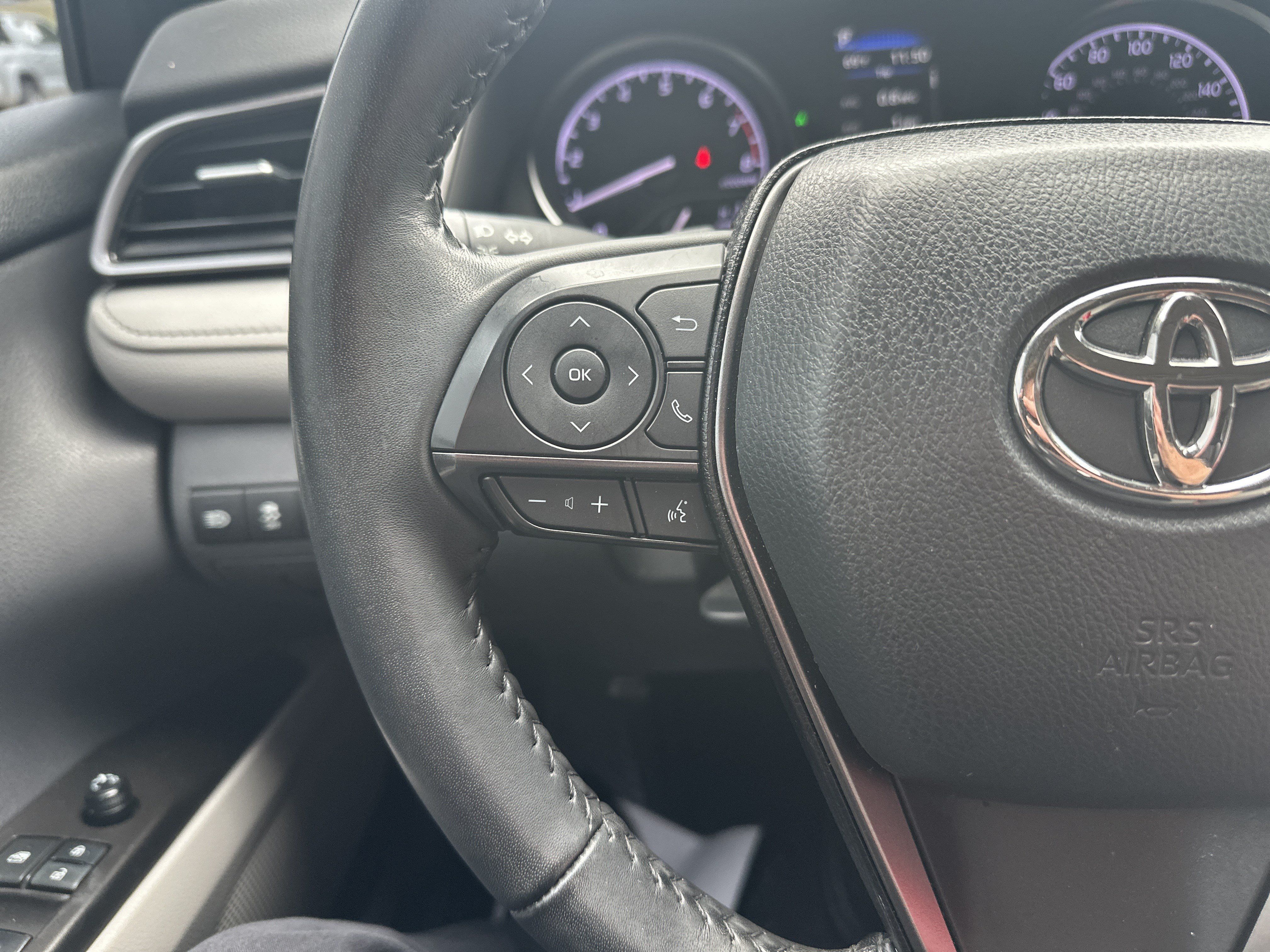 Used 2023 Toyota Camry SE w/ Convenience Package FWD image 18