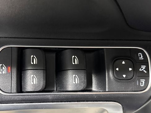 Used 2020 Mercedes-Benz GLB 250 4MATIC image 18