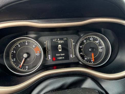Used 2017 Jeep Cherokee Latitude AWD/4WD image 21
