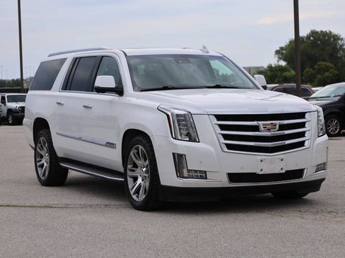 Used 2016 Cadillac Escalade ESV Premium AWD/4WD image 4
