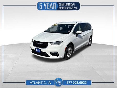 Used 2023 Chrysler Pacifica Touring-L FWD image 1