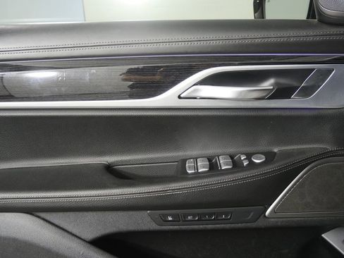 Used 2019 BMW 740i w/ Executive Package image 8