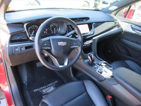 Used 2025 Cadillac XT6 Premium Luxury image 14