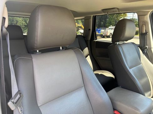 Used 2009 Jeep Grand Cherokee Laredo AWD/4WD image 23
