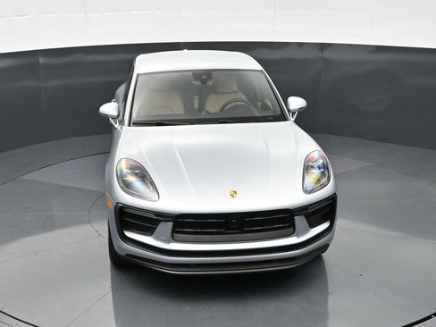 Certified 2025 Porsche Macan AWD/4WD image 34
