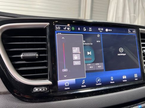 Used 2023 Chrysler Pacifica Touring-L FWD image 29