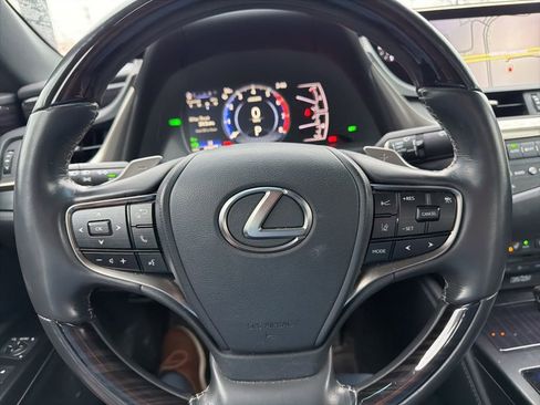 Used 2020 Lexus ES 300h w/ Luxury Package image 25