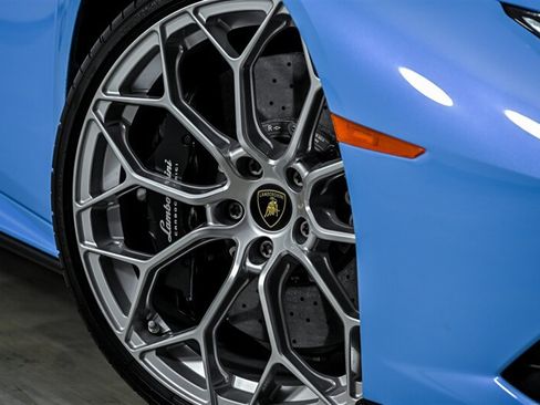 Used 2021 Lamborghini Huracan EVO RWD image 3