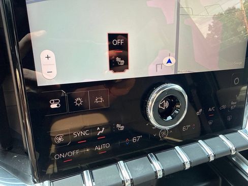 Used 2025 GMC Acadia Elevation w/ Elevation Premium Package FWD image 24