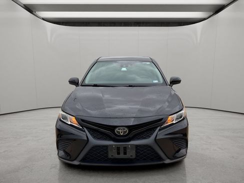 Used 2020 Toyota Camry SE FWD image 8