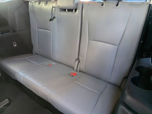 Used 2022 Toyota Highlander XLE FWD image 38