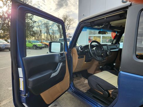 Used 2012 Jeep Wrangler Rubicon w/ Dual Top Group image 27