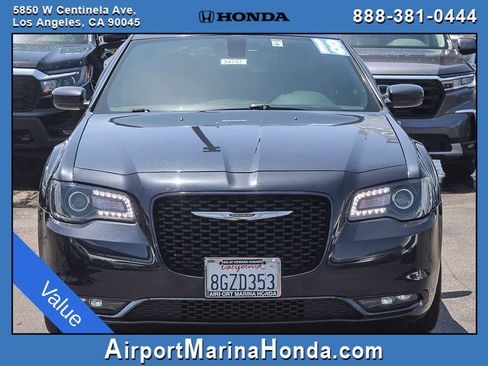 Used 2018 Chrysler 300 S RWD image 19