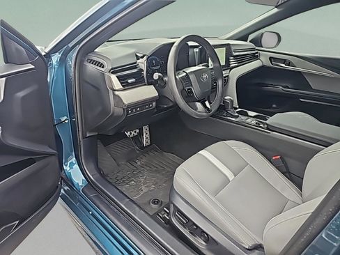 Used 2025 Toyota Camry SE image 20