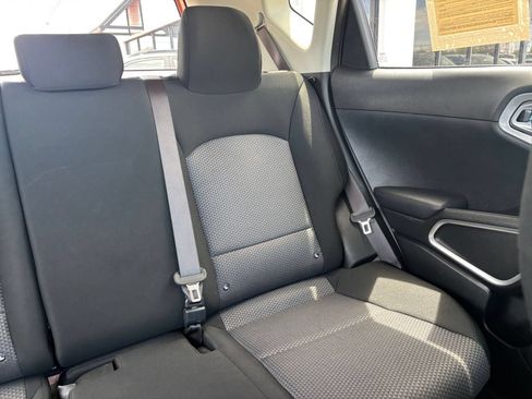 Used 2025 Kia Soul LX w/ LX Technology Package FWD image 35