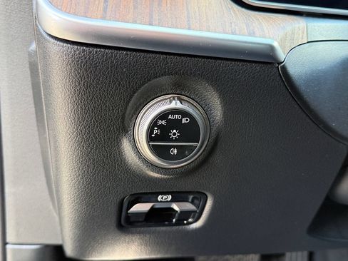 Used 2025 Mercedes-Benz C 300 4MATIC Sedan image 25
