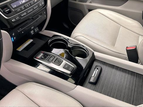Used 2019 Honda Pilot Elite image 16