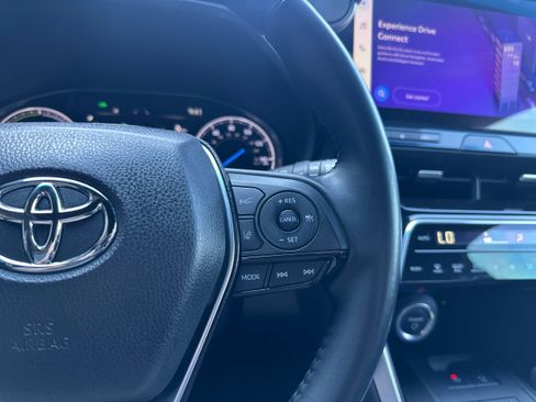 Used 2023 Toyota Venza XLE AWD/4WD image 33