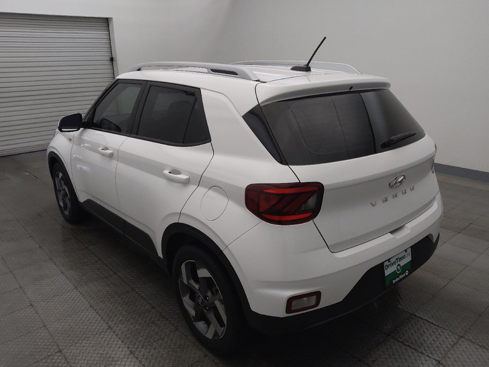 Used 2025 Hyundai Venue SEL FWD image 5