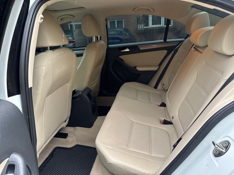 Used 2015 Volkswagen Jetta TDI SE FWD image 29