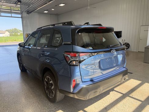 Used 2025 Subaru Forester AWD/4WD image 4