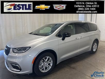 Used 2026 Chrysler Pacifica Select