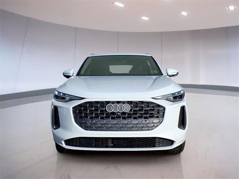 Used 2025 Audi Q5 Premium Plus w/ Premium Plus image 2