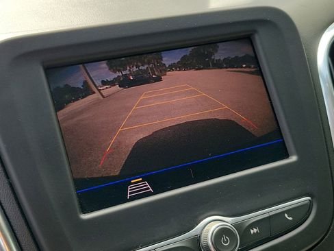 Used 2021 Chevrolet Equinox LS w/ LS Convenience Package FWD image 24