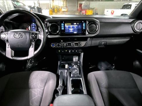 Used 2018 Toyota Tacoma TRD Off-Road w/ Technology Package image 16
