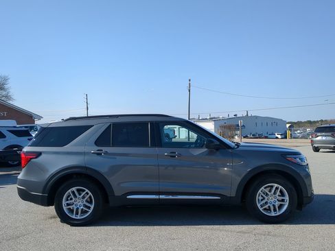 Certified 2025 Ford Explorer Active w/ Active Comfort Package image 2