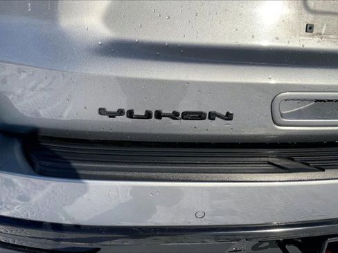 Used 2023 GMC Yukon XL SLT image 7