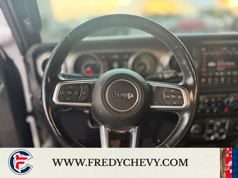 Used 2020 Jeep Gladiator Overland AWD/4WD image 17