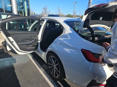 Used 2019 BMW 330i Sedan w/ Convenience Package image 10